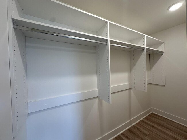 Building Photo - 4802 Moonview Ln