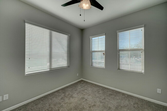 Building Photo - 7636 W Quail Track Dr