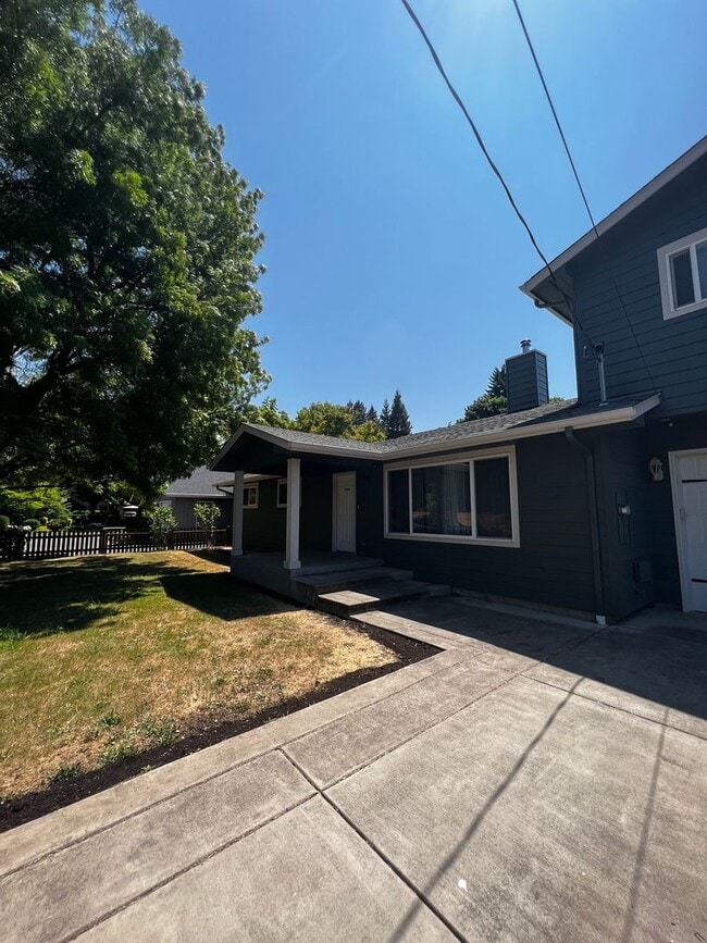 Building Photo - 4-Bedroom 3-Bathroom house with attached 1 bedroom apartment