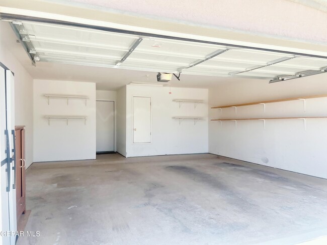 Building Photo - 7065 Tierra Roja St