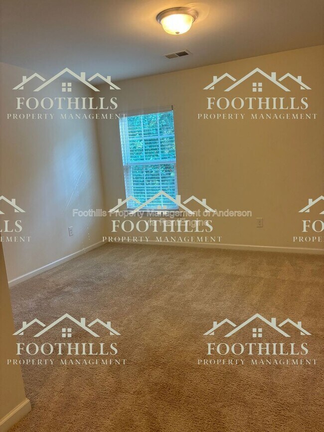 Building Photo - 31 Ravencrest Dr