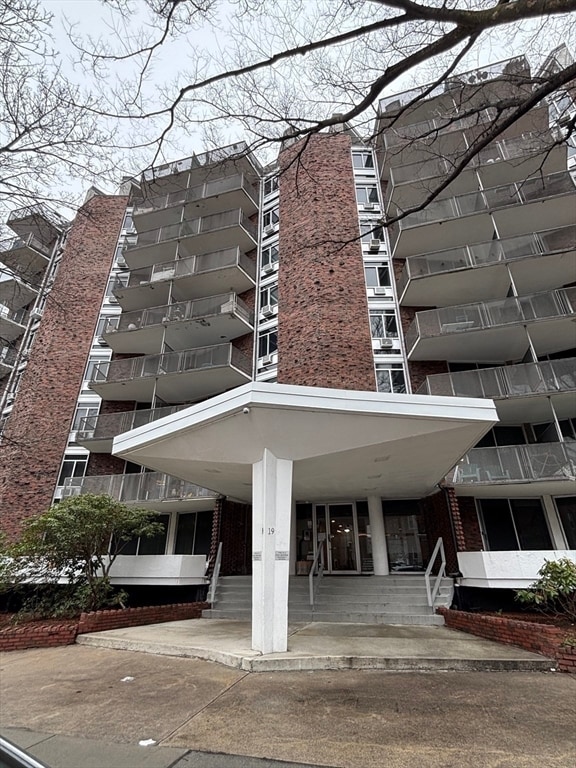 Building Photo - 19 Winchester St