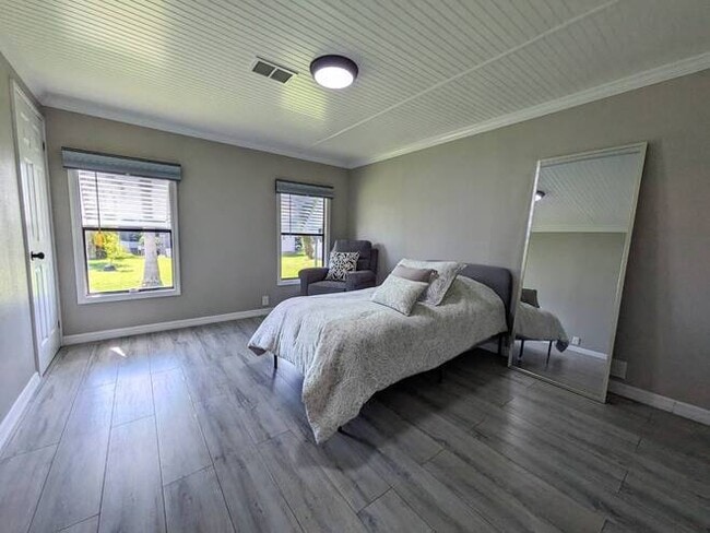 Building Photo - 79 N Meadow Dr