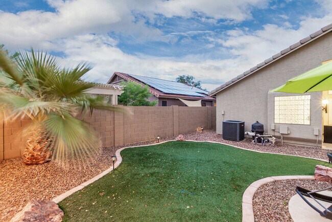 Building Photo - 214 N 165th Dr