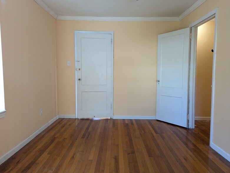 Building Photo - 527 Savannah Hwy