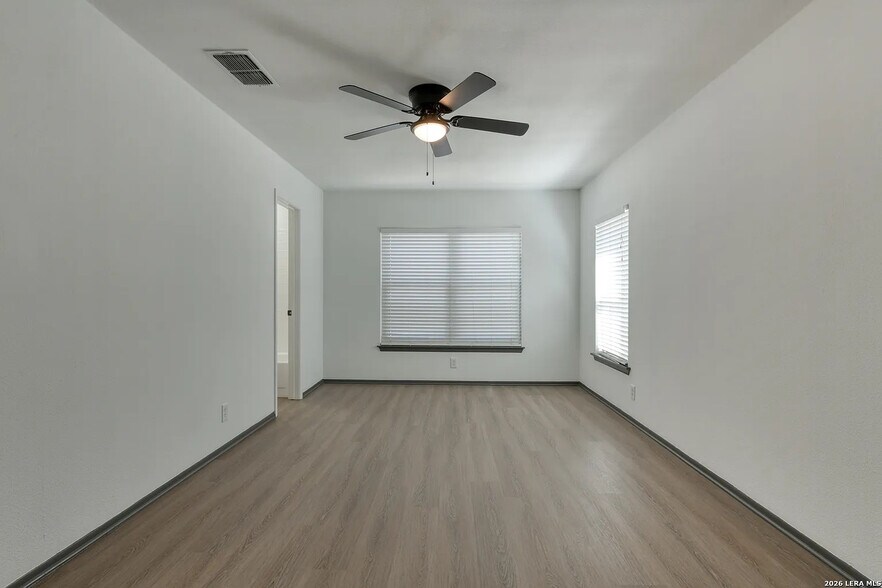 Building Photo - Room in House on Jenkins Dr