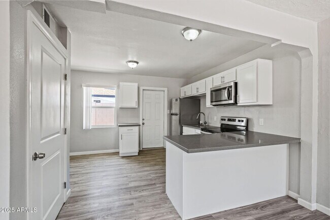 Building Photo - 522 E Pierson St
