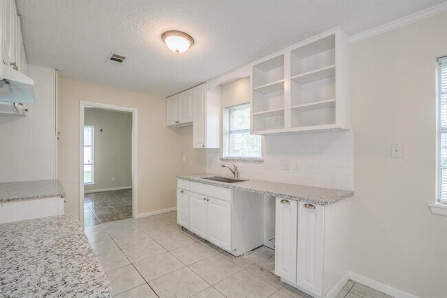 Building Photo - 23403 Canyon Lake Dr