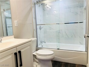 Building Photo - 595 S Royal Crest Cir