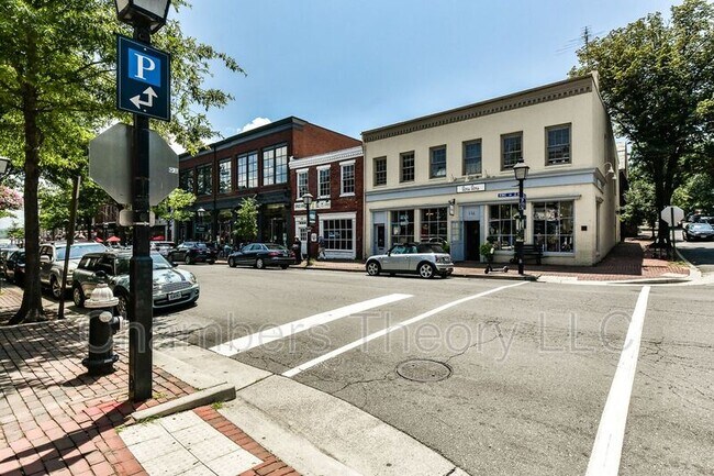 Building Photo - 509 S St Asaph St