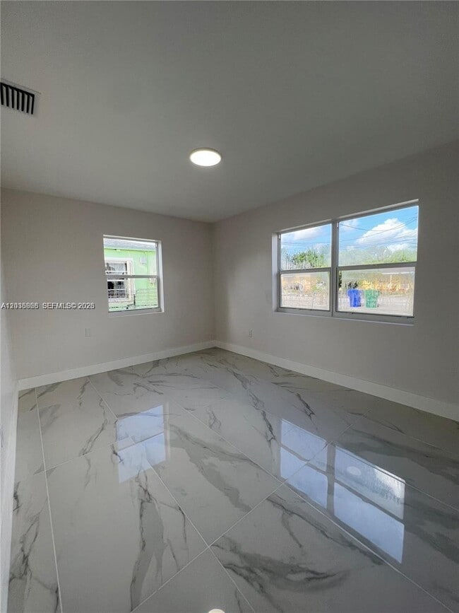 Building Photo - 31 SW 67th Ct