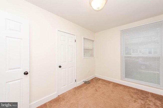 Building Photo - 919 Carroll Ave