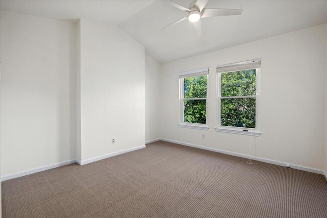 Building Photo - 1604 Cinnamon Path