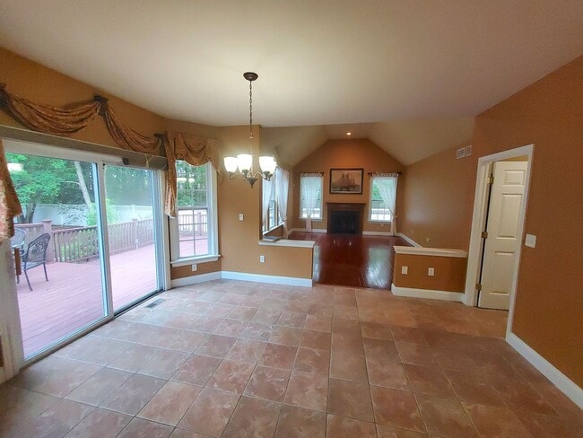 Building Photo - Beautiful, large home with finished baseme...