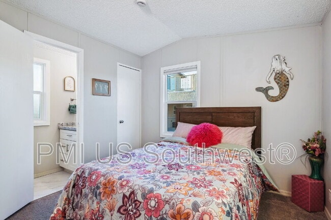 Building Photo - 437 Riverfront Dr