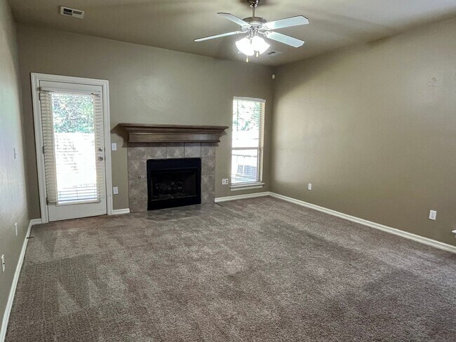 Building Photo - 6737 NW 125th Ct