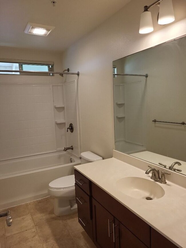 Building Photo - Three Bedroom Townhome in Kapolei!