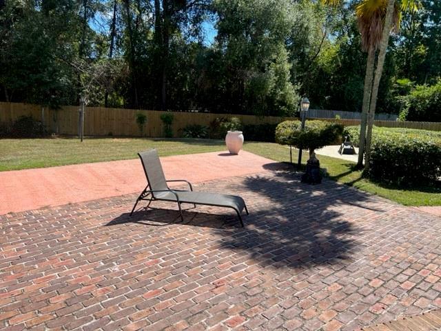 Building Photo - 1401 Regency Oaks Dr