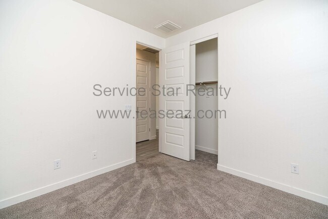 Building Photo - 9129 W Sells Dr