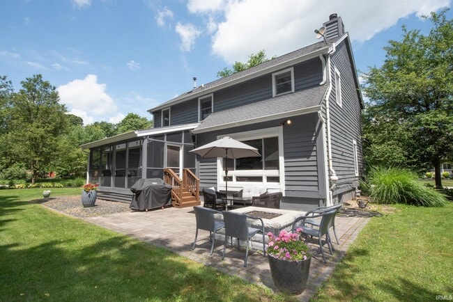 Building Photo - 3801 W Capilano Dr