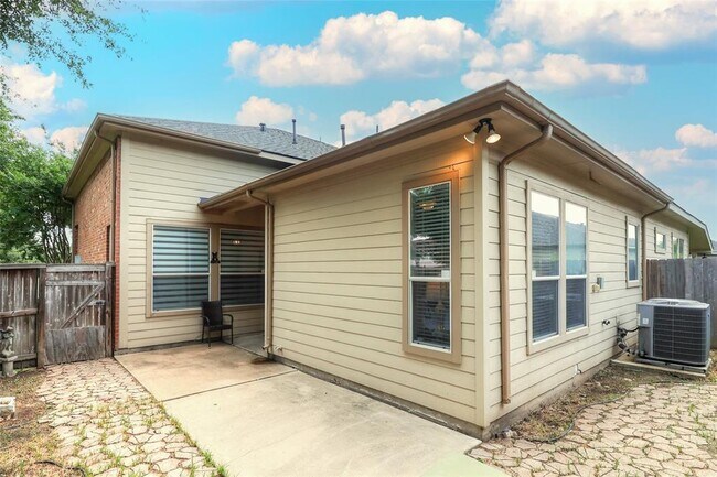 Building Photo - 5339 Canyon Hollow Dr