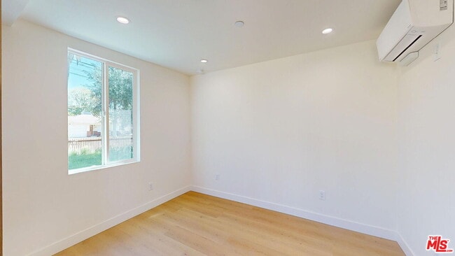 Building Photo - 6443 Satsuma Ave