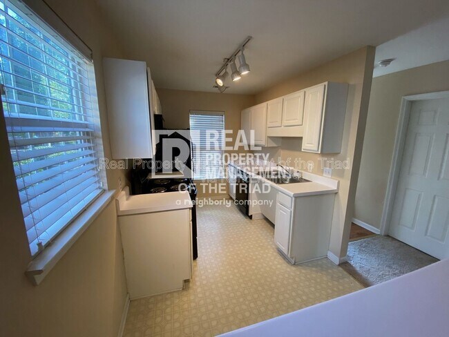 Building Photo - 3389 Hyde Pl Cir