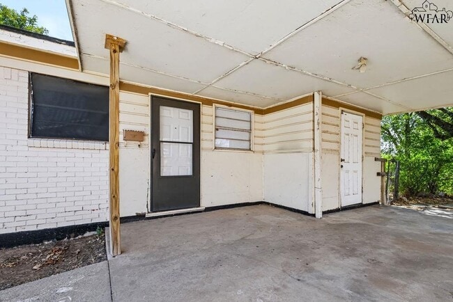 Building Photo - 1628 Parkdale Dr