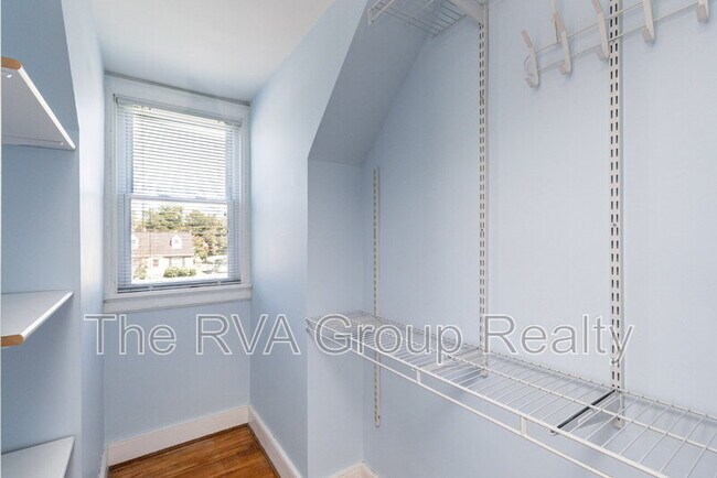 Building Photo - 2415 Dumbarton Rd