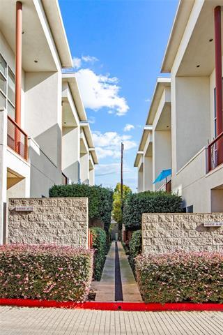 Primary Photo - 4022 Travis St