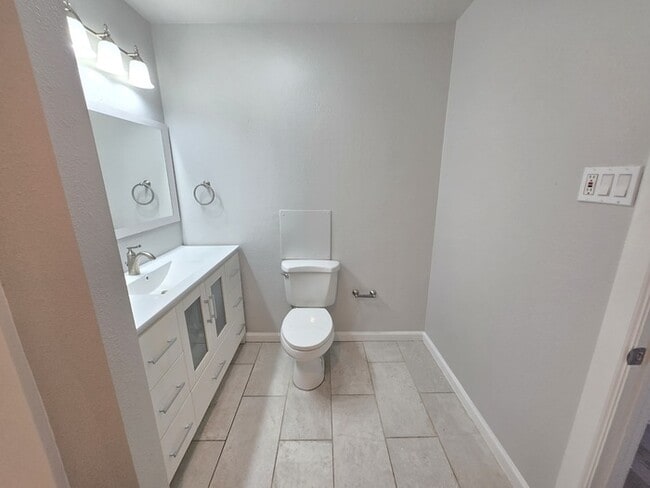 Building Photo - 433 Clearfield Dr