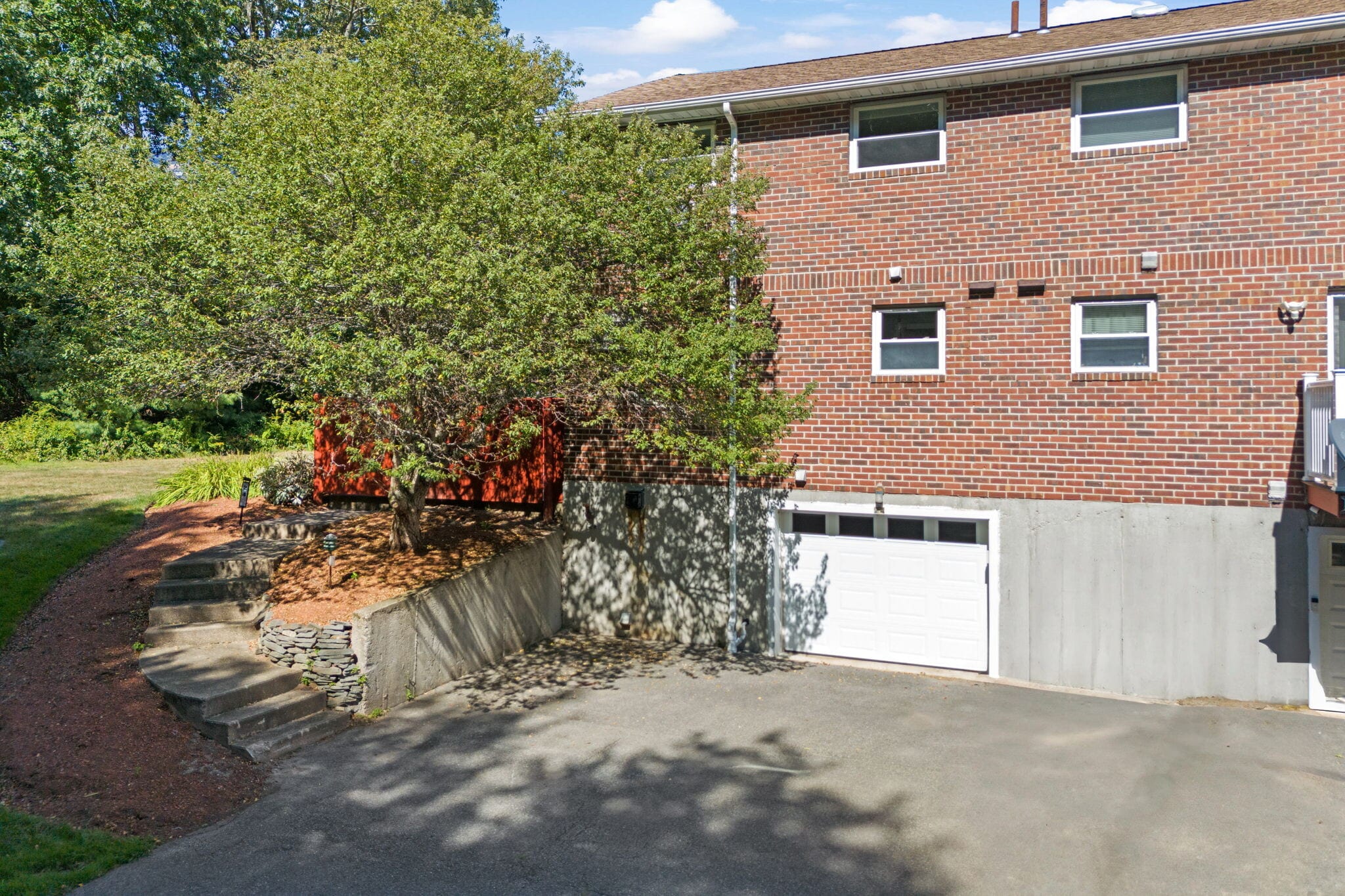 Building Photo - 24 Oakridge Dr