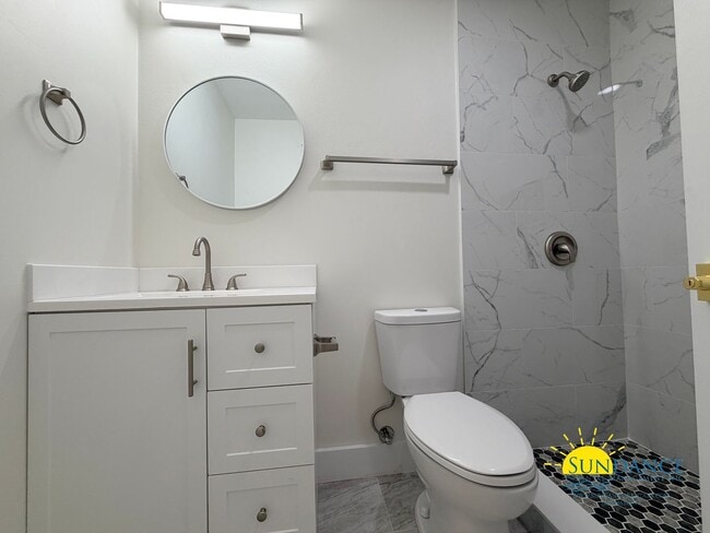 Building Photo - Beautifully Renovated 4BR Home with Private Pool in Fort Walton Beach!