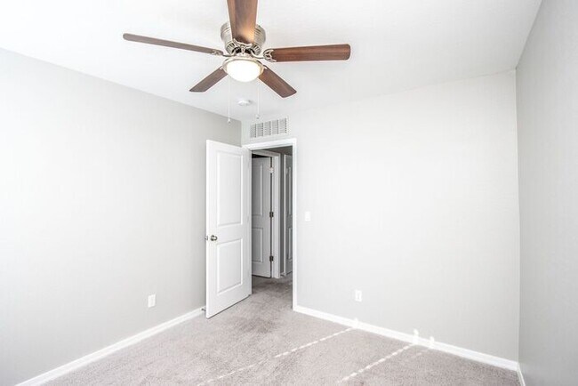 Building Photo - Home at Mission Royal Resort Living Community! 5bd 3ba 2688sqft!