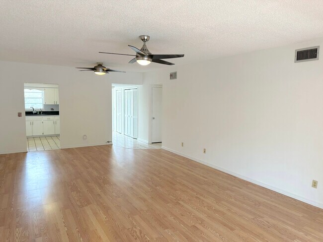 Building Photo - 2383 Netherlands Dr