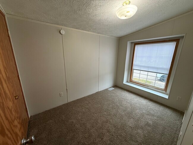 Building Photo - 285 E Birdsall Dr