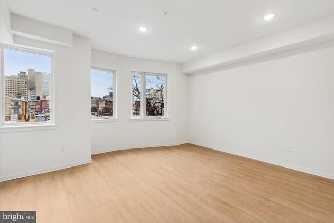 Building Photo - 245 N 12th St
