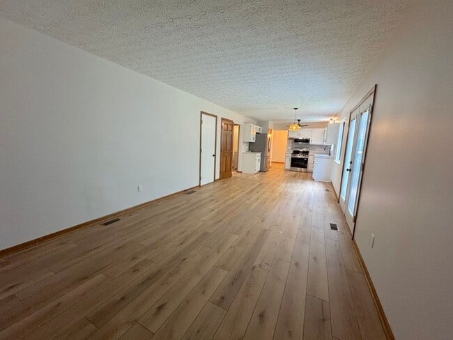 Building Photo - 564 Glenside Ln