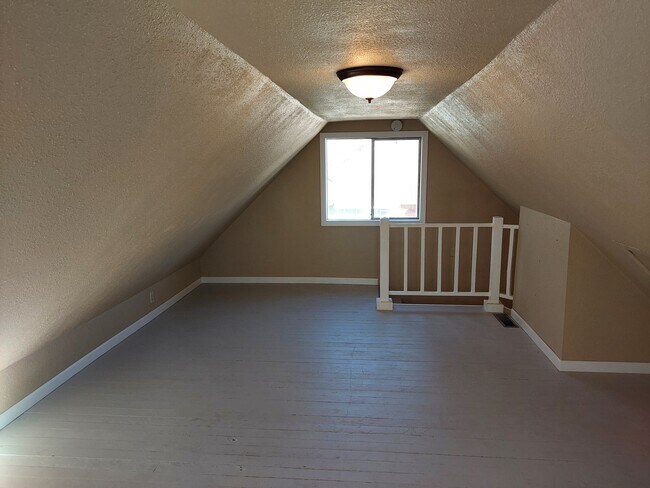 Third Bedroom - 209 Harrison St