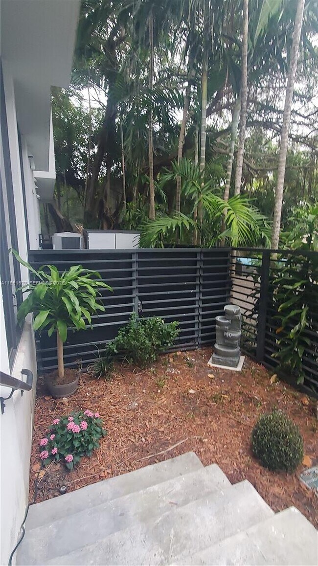 Building Photo - 1055 99th St