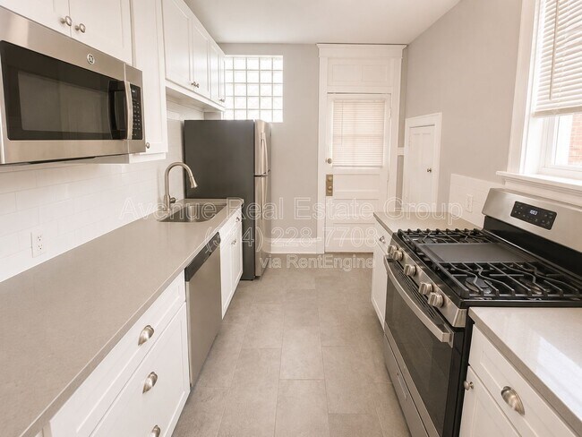 Building Photo - 753 Leland Ave