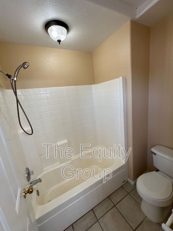 Building Photo - 938 W Encore Dr