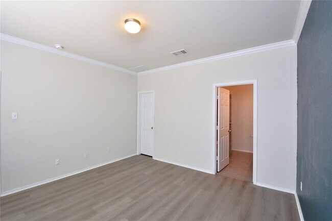 Building Photo - 113 Thrasher Cv