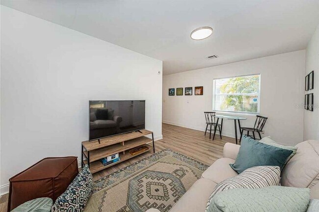 Building Photo - 1233 Sedeeva Cir S