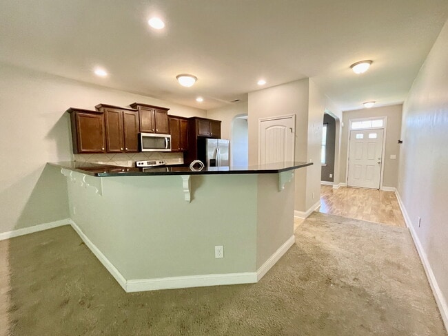 Building Photo - Beautiful 2 Story Home In Bridgeport North...