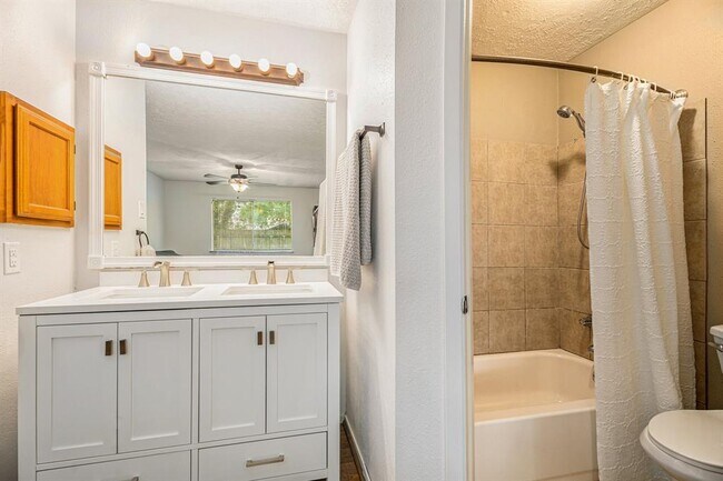 Building Photo - 2513 Harpers Ferry Crossing