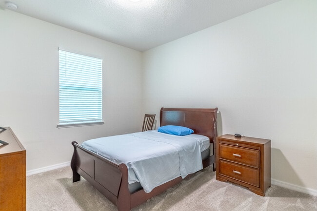 Building Photo - 2721 Chantilly Ave