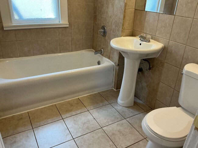 Building Photo - 4502 W Keefe Ave