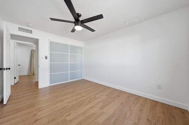 Building Photo - 3540 E Voltaire Dr