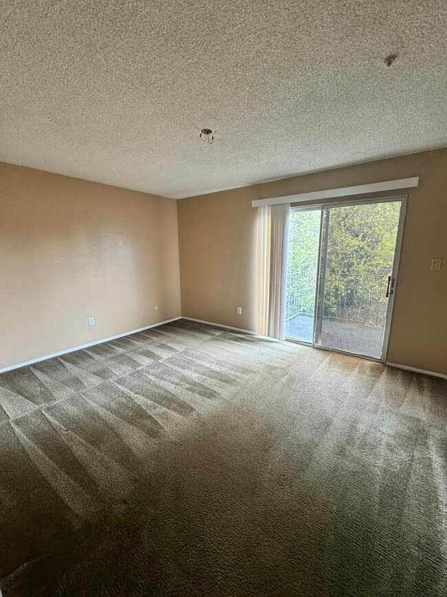Building Photo - 56 Lark Center Dr